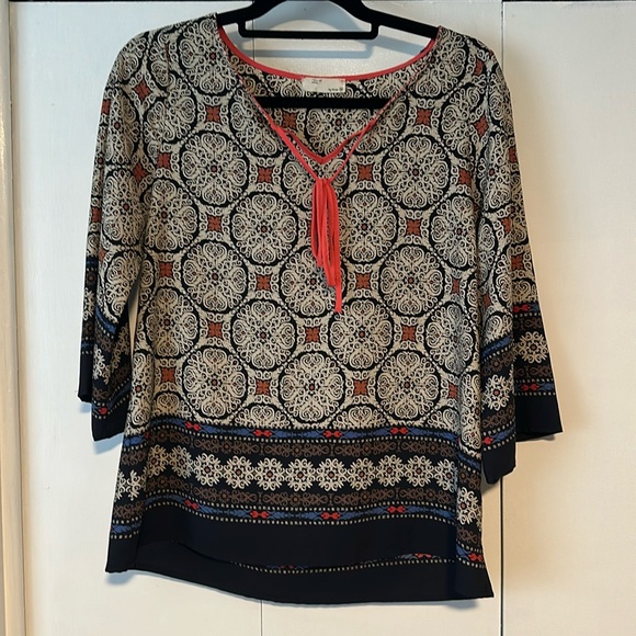 Casual top - Picture 1 of 2